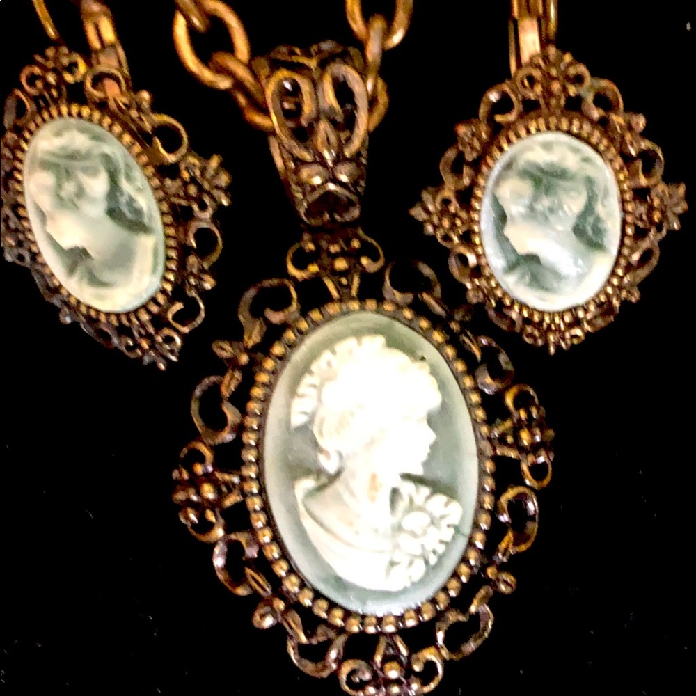 Cameo jewelry set